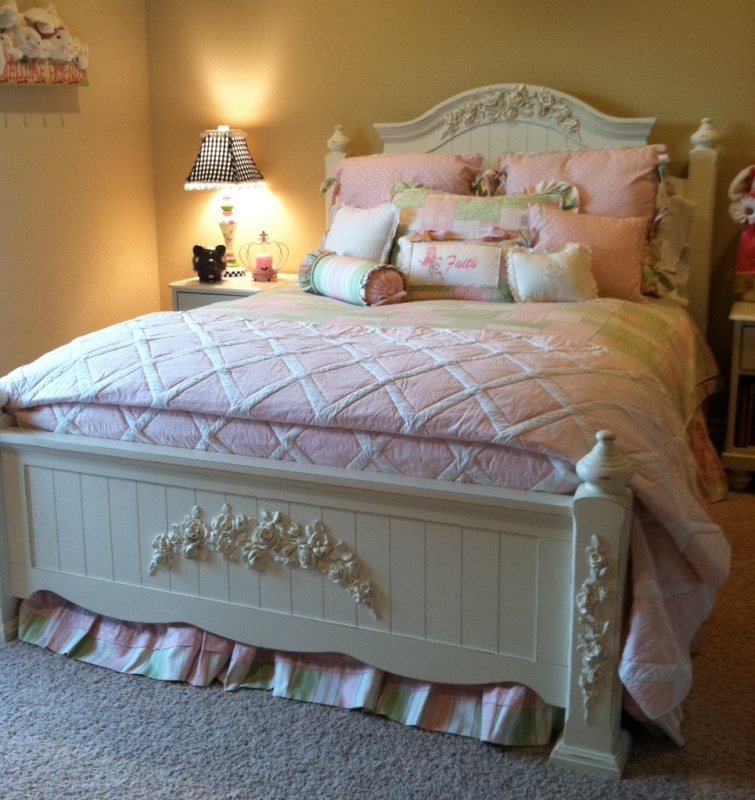 Shabby Chic cottage bed with rose appliques
