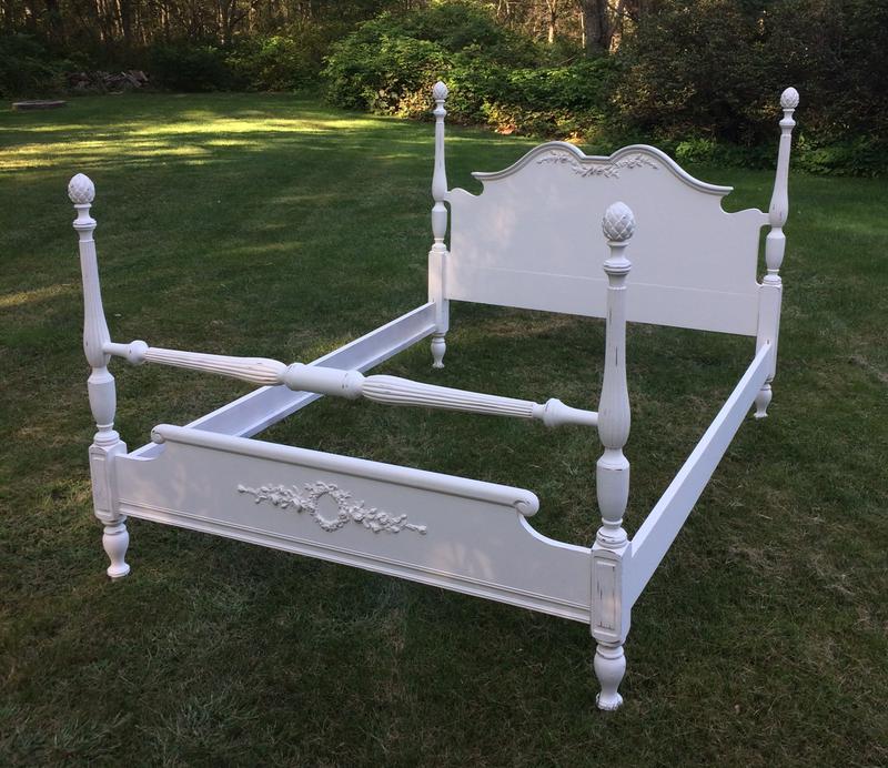 Shabby chic white bed with roses